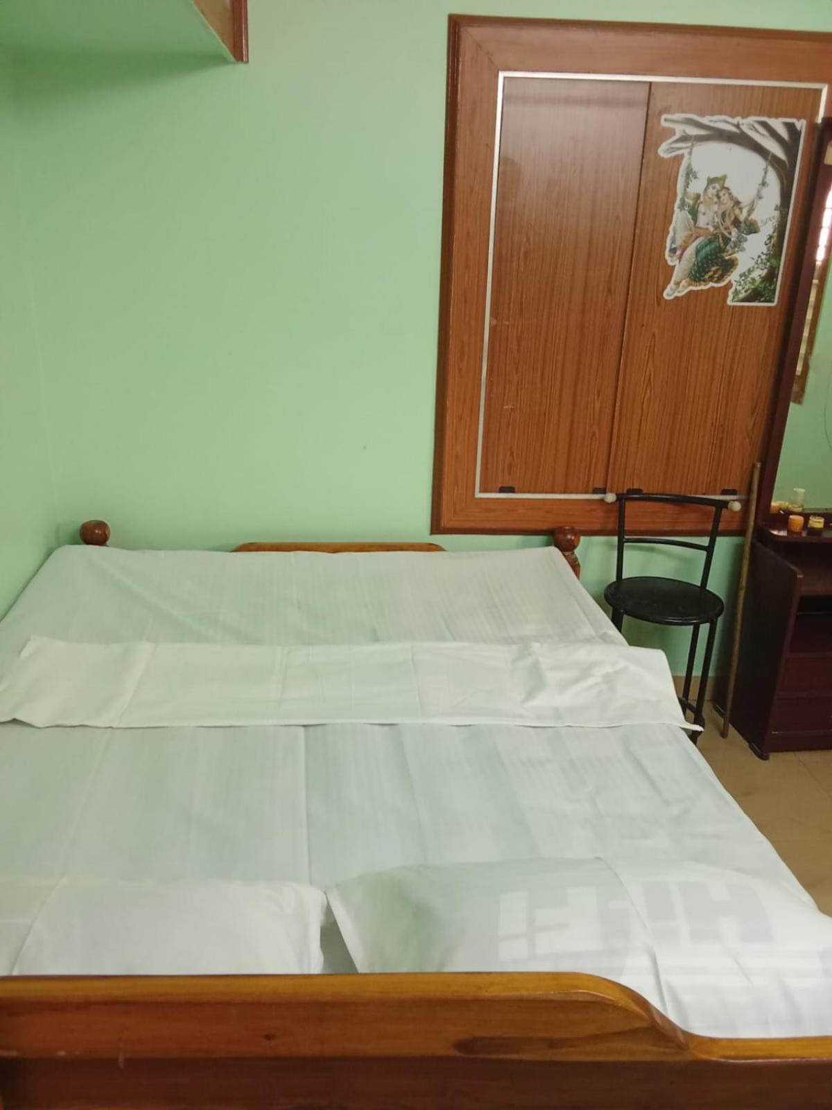 Om Sai Ram Home Stay Tiruvannāmalai Esterno foto
